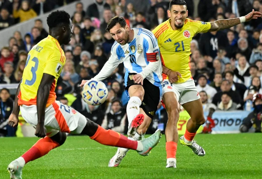 Argentina salvó una derrota en una noche complicada ante Colombia