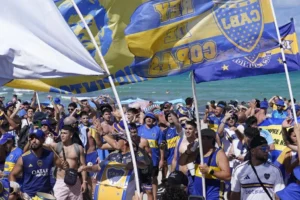 «QEPD…»: avioneta de River sobrevoló el banderazo de Boca en Miami antes del debut en el Mundial de Clubes