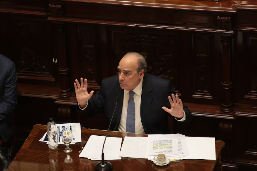 Francos defendió el veto a Bahía y después se retiró del Senado en medio de un escándalo