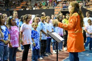 Con más de 200 chicos y adolescentes, se realizará el concierto beatle “Peace & Love”