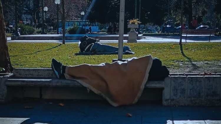 Muerte de un hombre en situación de calle: La Iglesia Católica y la Municipalidad en inédito enfrentamiento en Mar del Plata