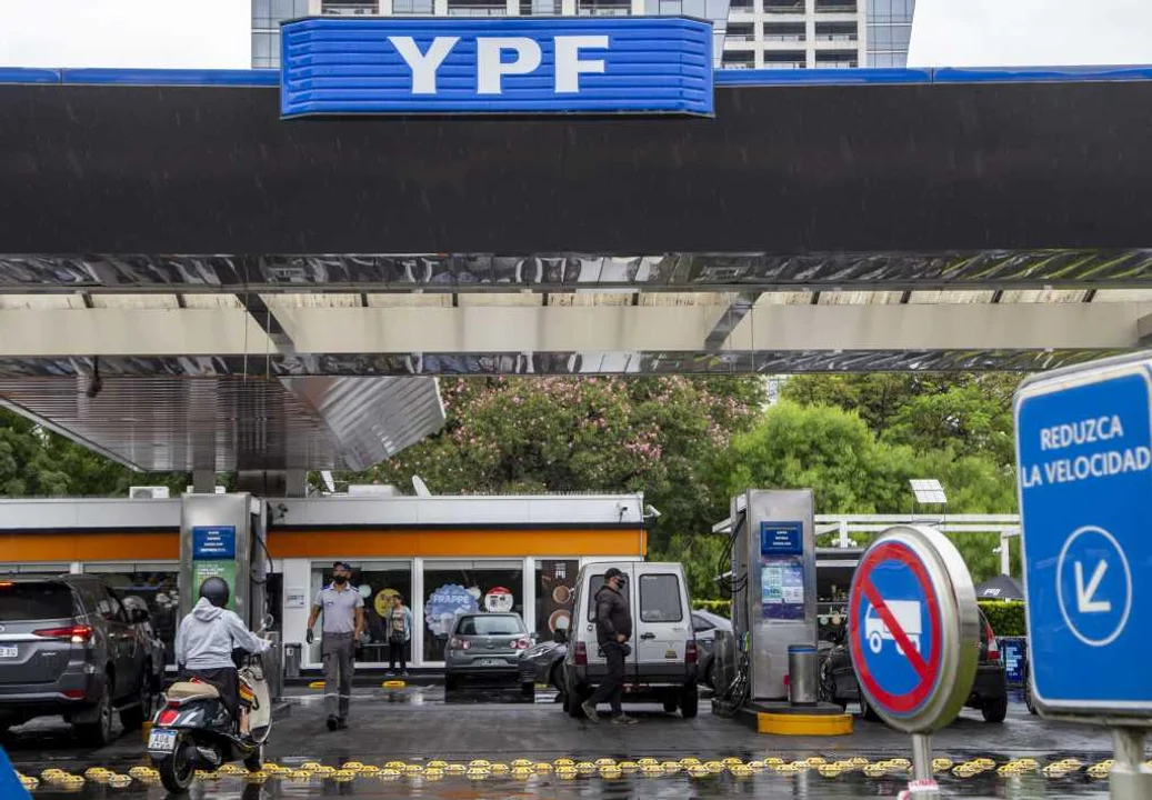 YPF vuelve a subir los combustibles en todo el país