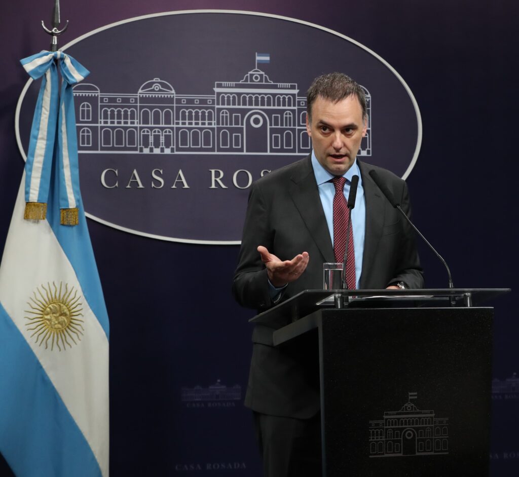 Adorni dijo que Villarruel “no es parte” del proyecto y respaldó a Karina en la interna