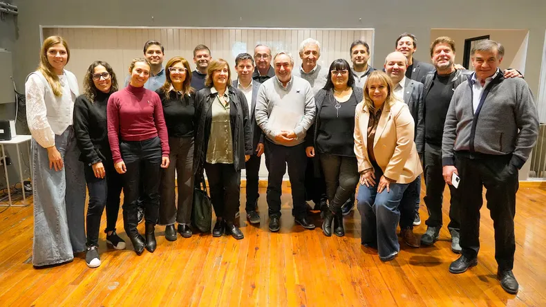 La UCR se encamina a cerrar filas en Buenos Aires para liderar la tercera vía