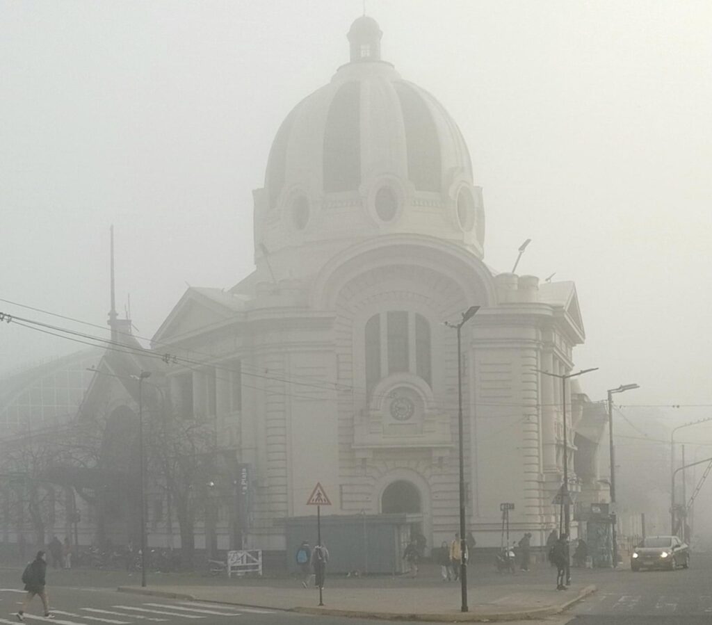 El SMN lanzó una advertencia violeta por niebla para todos los distritos del este bonaerense