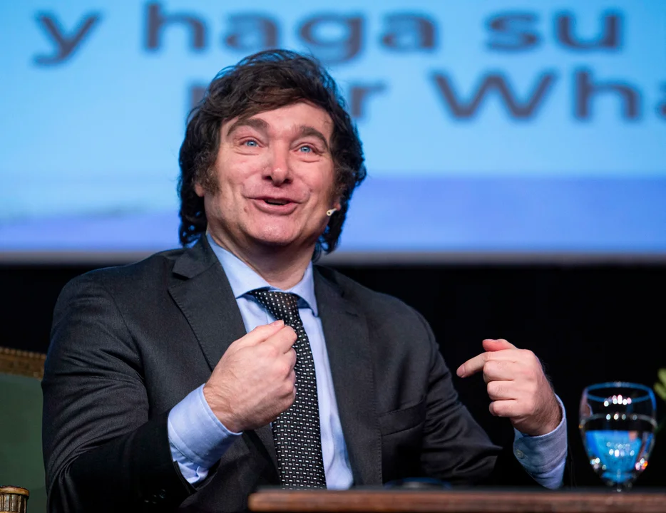 Según una encuesta, la imagen positiva de Javier Milei bajó un 4% en el último mes