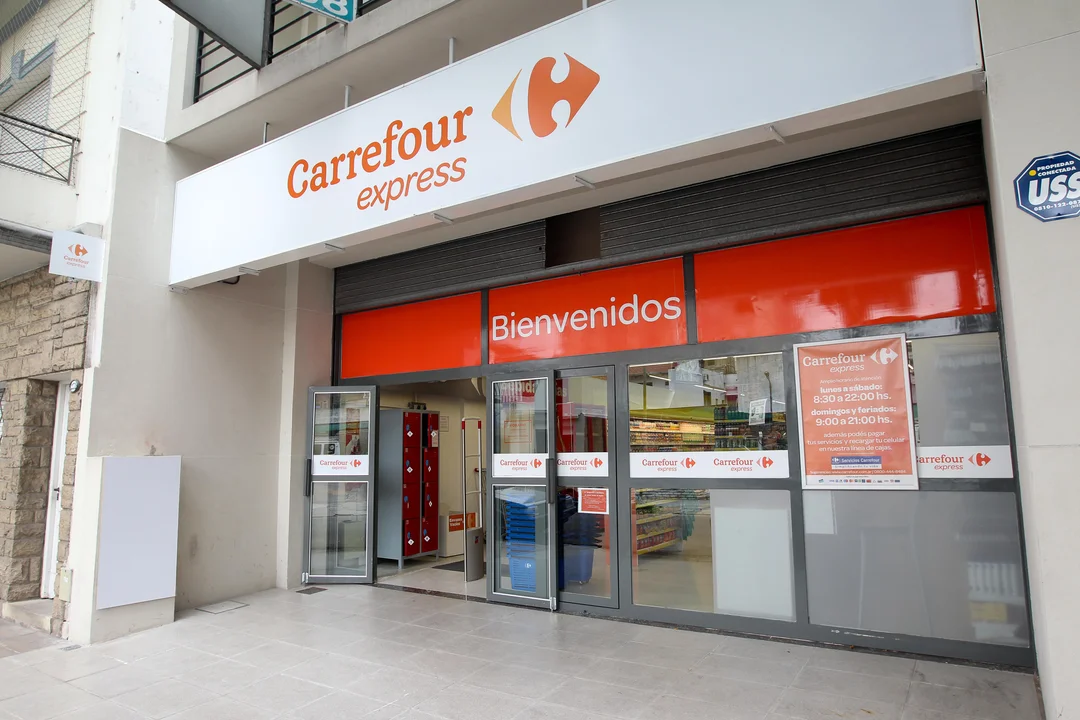 Los autoservicios chinos buscan adquirir parte del negocio de cercanía del líder del consumo masivo