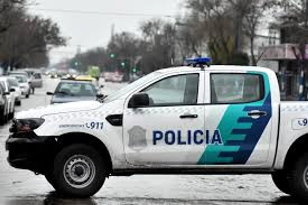 Le hicieron el “cuento del tío” y le robaron 35 mil dólares en la Plaza Peralta Ramos