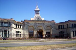 Impulsan un convenio con Nación para recuperar el Asilo Unzué