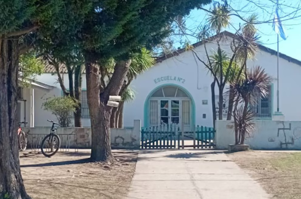 Escuela hallanada por agua no potable