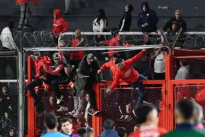 Graves incidentes en Independiente vs. U de Chile: podrían eliminar a ambos equipos
