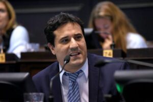 Maximiliano Abad en transición brutal: emboscada en Mar del Plata y otro delirio en Tandil