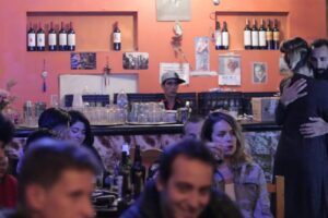 Proyectan un documental sobre el mítico bar marplatense “Los Duendes”