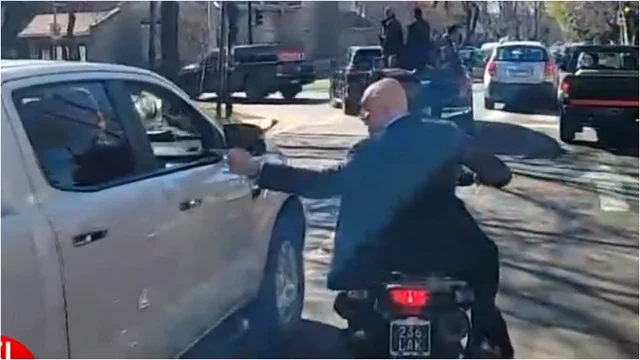 El «héroe» de Espert: el motoquero que lo rescató era un barrabrava con una causa por intento de homicidio