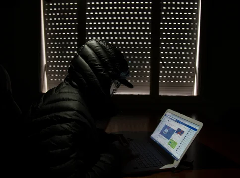 Alerta por grooming en Roblox: captaron nenas y las metieron en un grupo de WhatsApp con contenido sexual