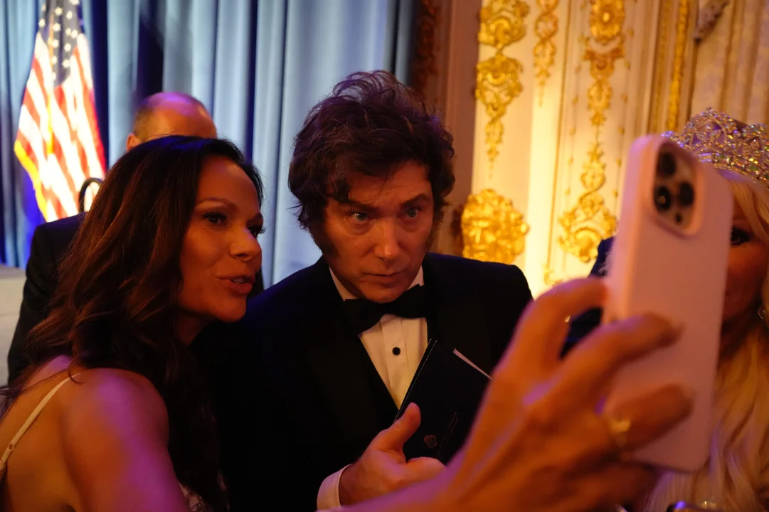 Javier Milei suspendió su viaje a Las Vegas y viaja solo a Los Ángeles tras el escándalo por los audios