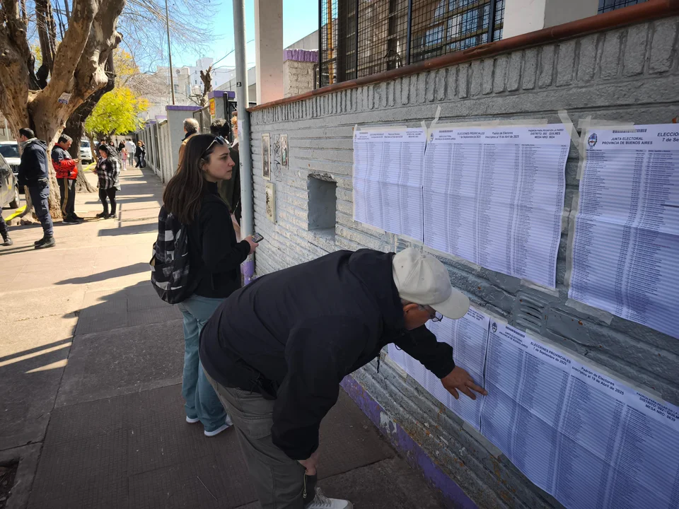 Según datos oficiales difundidos por la Junta Electoral, a las 12:30 hs ya votó el 29,74% del padrón electoral