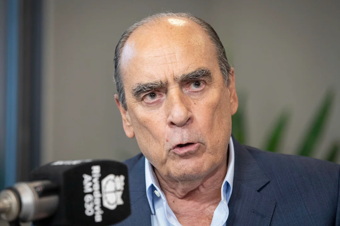 Francos felicitó a Kicillof por Whatsapp, pero desestiman que Milei lo vaya recibir