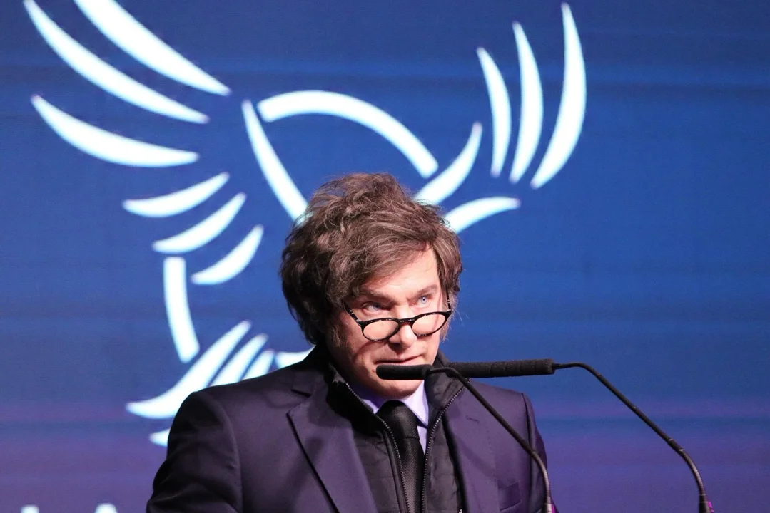 Javier Milei: «La sociedad va a volver a reflexionar y este 26 de octubre va a pintar de violeta el país»