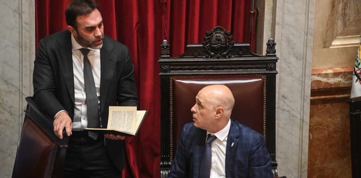 El Senado aprobó un proyecto que modifica la ley de DNU y limita el poder de Milei