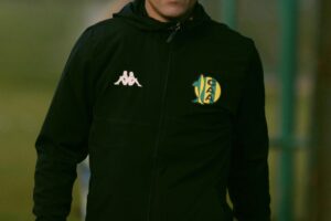 Farré ya se puso el camperón como DT de Aldosivi