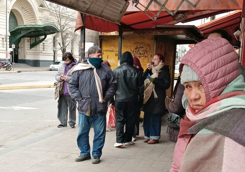 Volvió el frío y el invierno se resiste a irse: ¿cómo estará el clima el domingo de elecciones en la Provincia?
