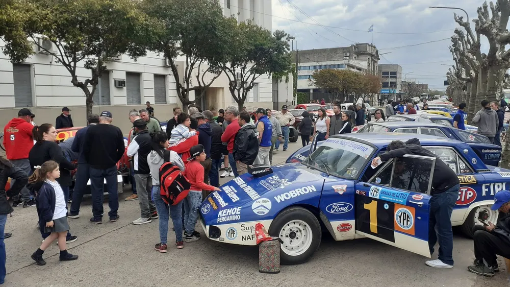 Los amantes del automovilismo, de parabienes: las «Glorias del TC» hacen rugir los motores en 25 de Mayo