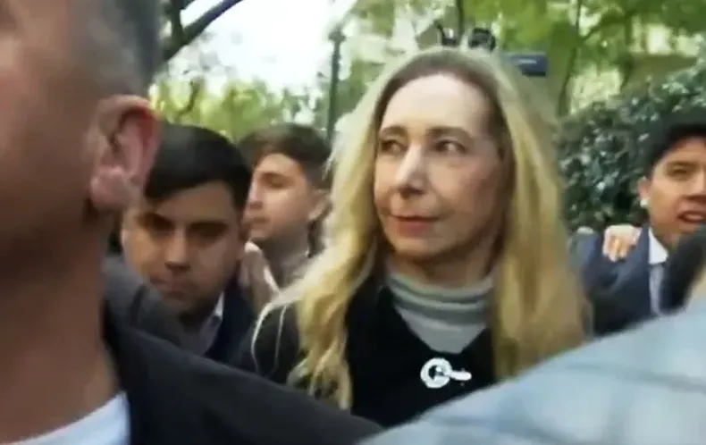 Karina Milei evitó hablar con la prensa y llamó a votar