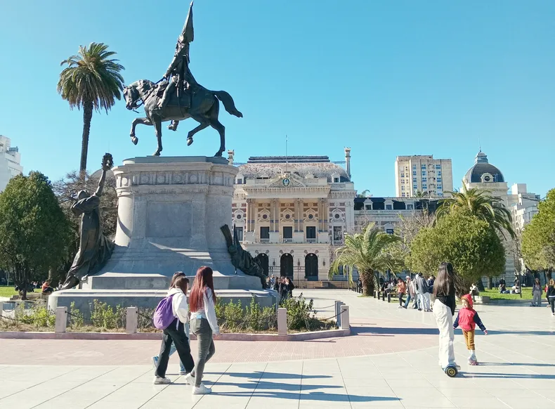 Del frío al abrigo del sol: domingo de elecciones con cielo despejado