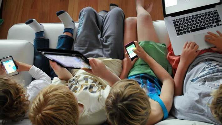 “Riesgos de los Niños, Niñas y Adolescentes en Internet”.