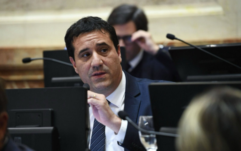 Abad anda buscado algo para vender: Punta Mogotes son varios palos verdes