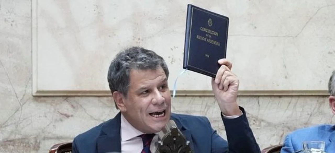 Manes criticó la economía de Milei: “Convirtió a la Argentina en un casino en el que todos perdemos”