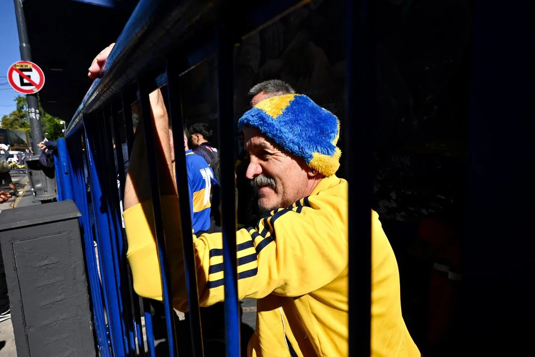 Miles de hinchas de Boca y otros equipos despiden a Miguel Ángel Russo