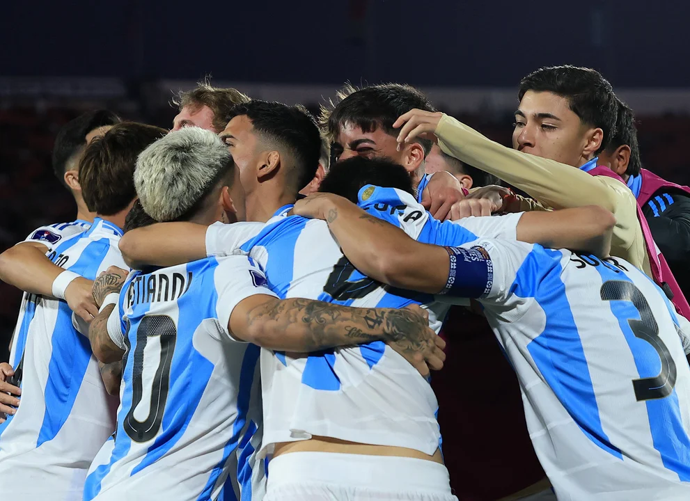 La Selección argentina y la de Colombia se enfrentan por un lugar en la final del Mundial Sub 20