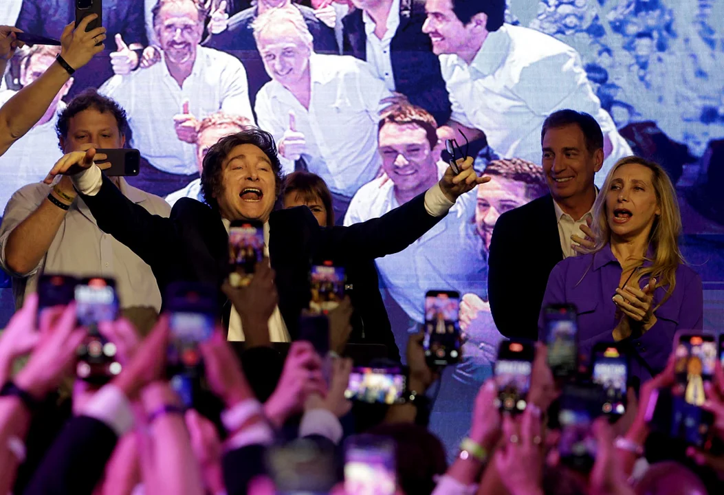 Con fuerte presencia militante, La Libertad Avanza festejó el triunfo legislativo que intensifica la interna