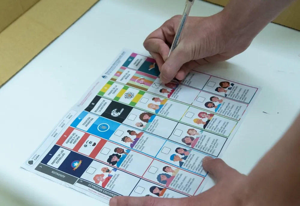 No hay plata pero La Libertad Avanza busca pagar el costo de reimpresión de boletas: $12.000.000.000.-