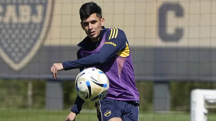 Aguirre no se entrenó en Boca por fiebre y esperan su evolución