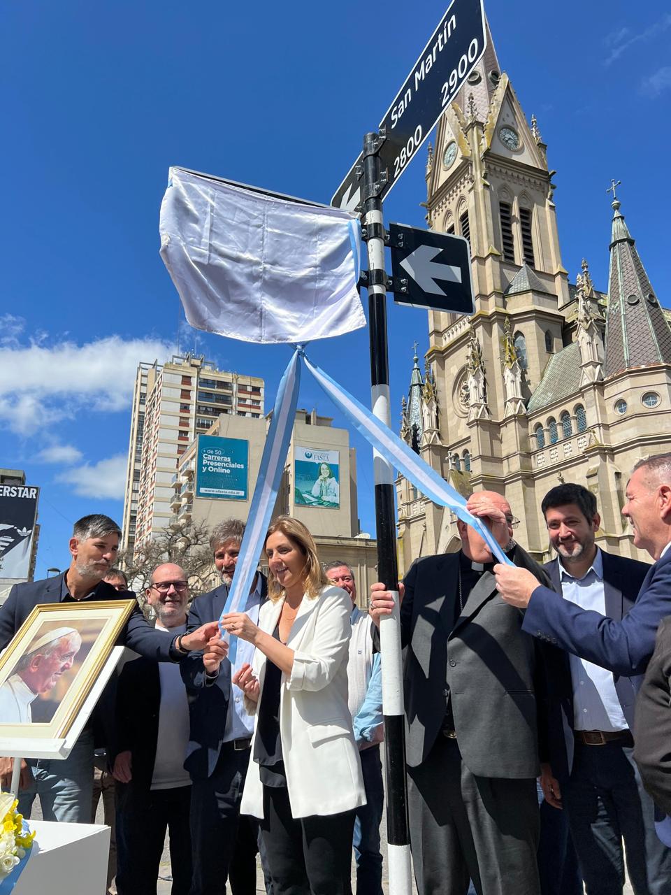 Se inauguró oficialmente la calle “Papa Francisco” en 2 cuadras de Mitre
