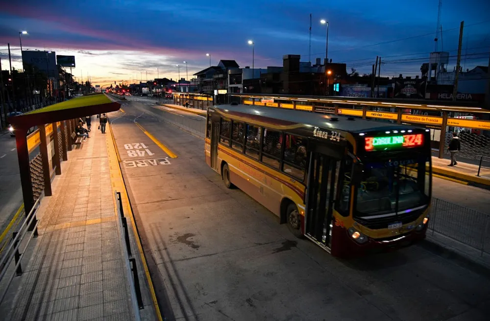 Tras las elecciones, llega el aumento de los colectivos en el AMBA