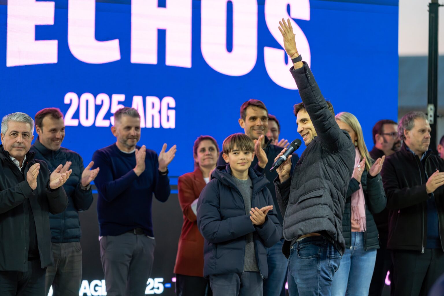 Pese a gestos e intentos de acercamiento, no hubo respaldo público de los intendentes díscolos del PRO bonaerense a LLA