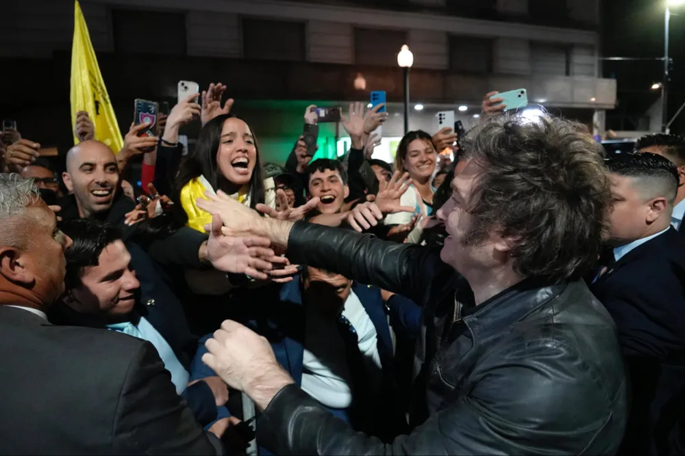 Milei descartó convocar a Kicillof a dialogar y congela los cambios de Gabinete