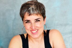 La «artivista» e ilustradora Ro Ferrer traerá su stand up gráfico “De Sarah Kay a Sarah Connor”