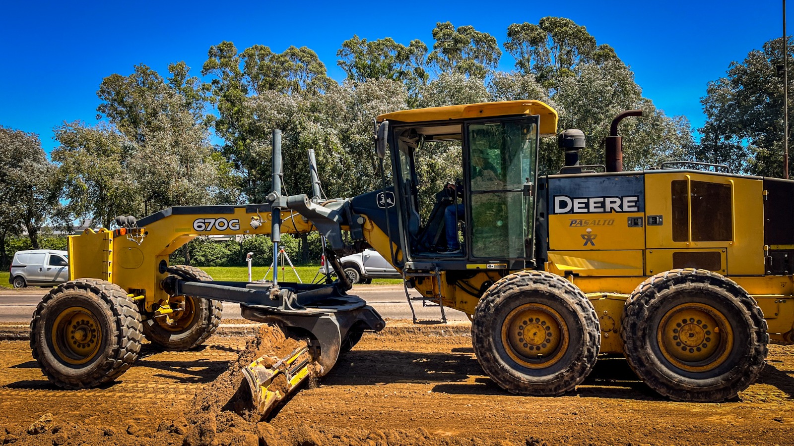 Avenida Newbery: Una etapa sólo comprende el 10 % del trazado: La provincia ni arrancó.