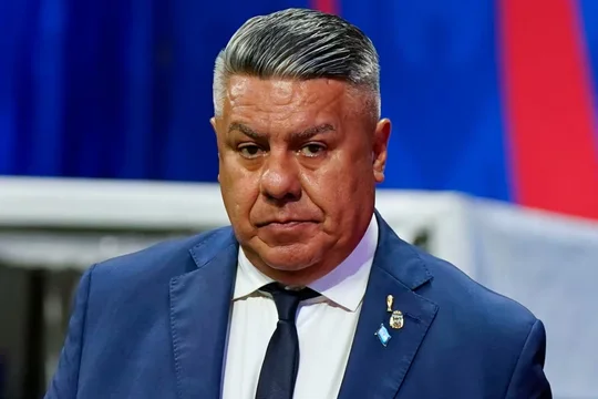 El Gobierno, a fondo contra el “Chiqui” Tapia: denunció a una financiera vinculada al presidente de la AFA