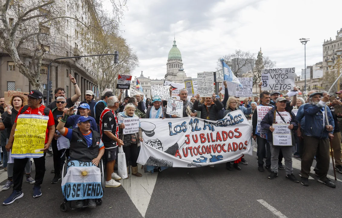 Dos detenidos en la marcha de jubilados al Congreso