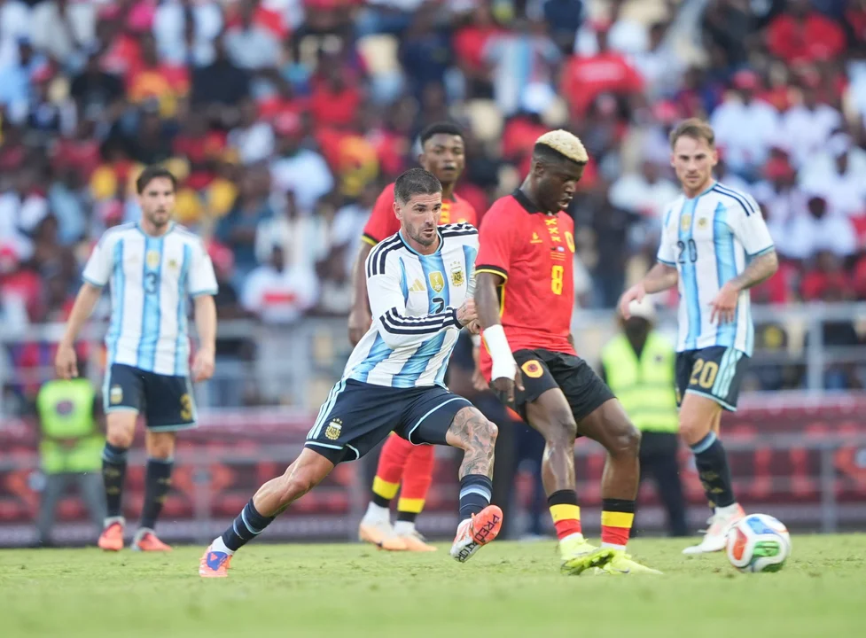 Siempre, Messi: asistencia, gol que gritó hasta Angola y «orgulloso de seguir representando a mi país