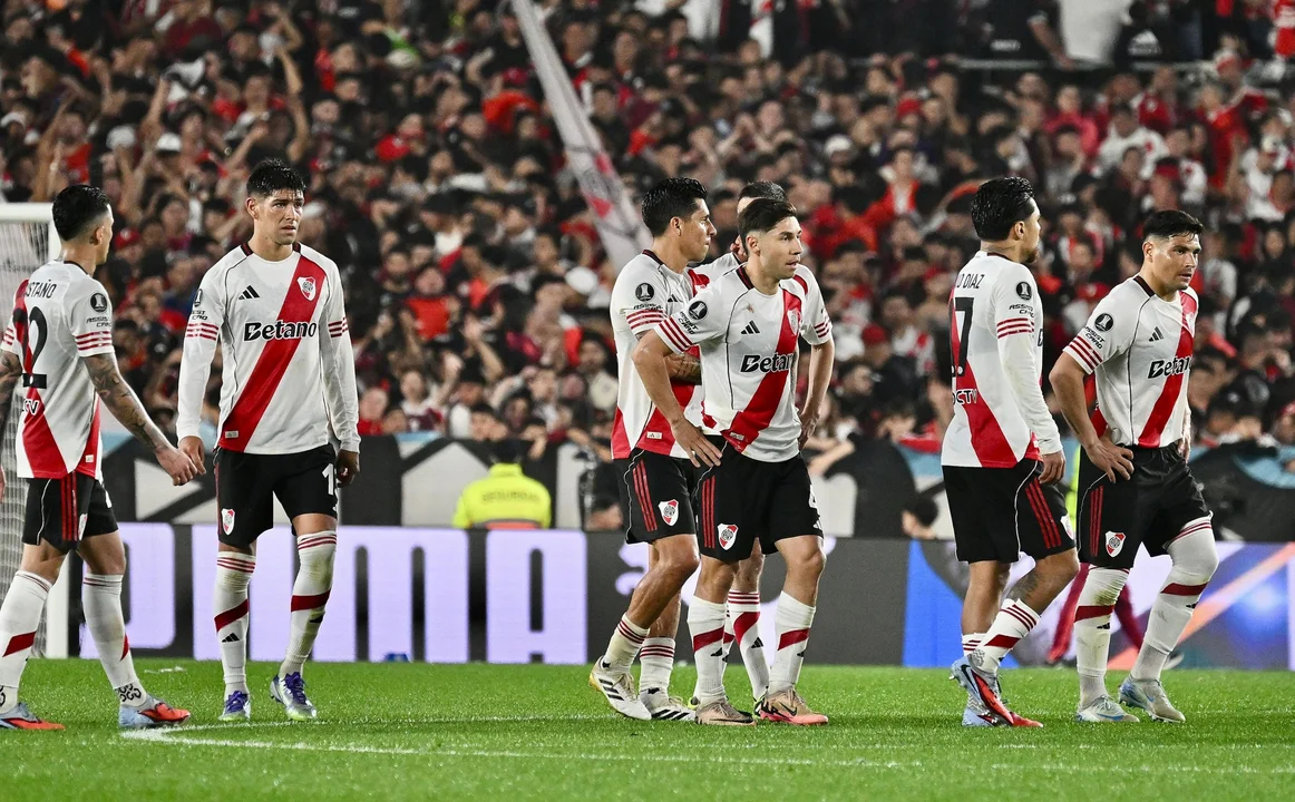 River hace estallar el mercado: podría limpiar a diez jugadores tras un año sin títulos