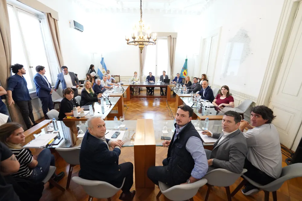 La Cámpora y el FR le votaron el Presupuesto a Kicillof, pero pospusieron el endenudamiento: sigue la tensión