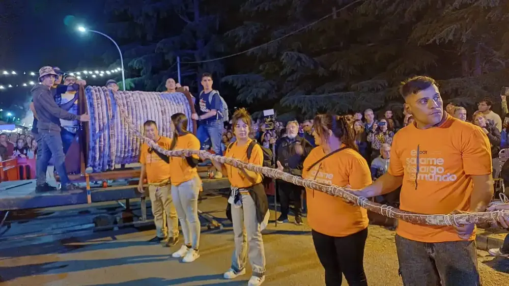 Tandil vuelve a tener el salame más largo del mundo: 487,22 metros