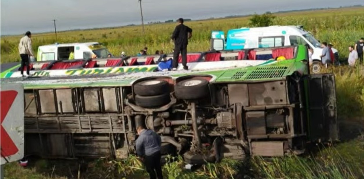 Volcó un micho en el km. 365 de la autovía mano Mar del Plata: 2 muertos y 2 heridos de gravedad
